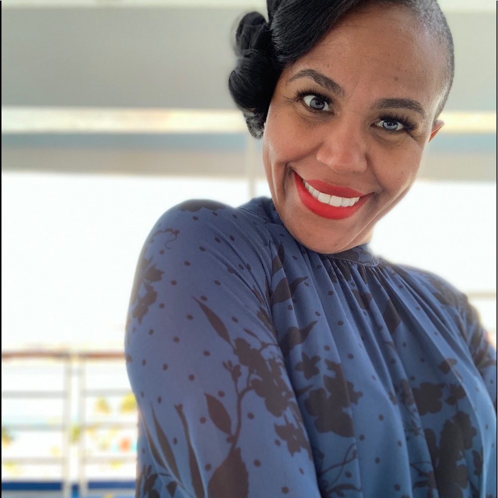 Meet your Posher, Delma